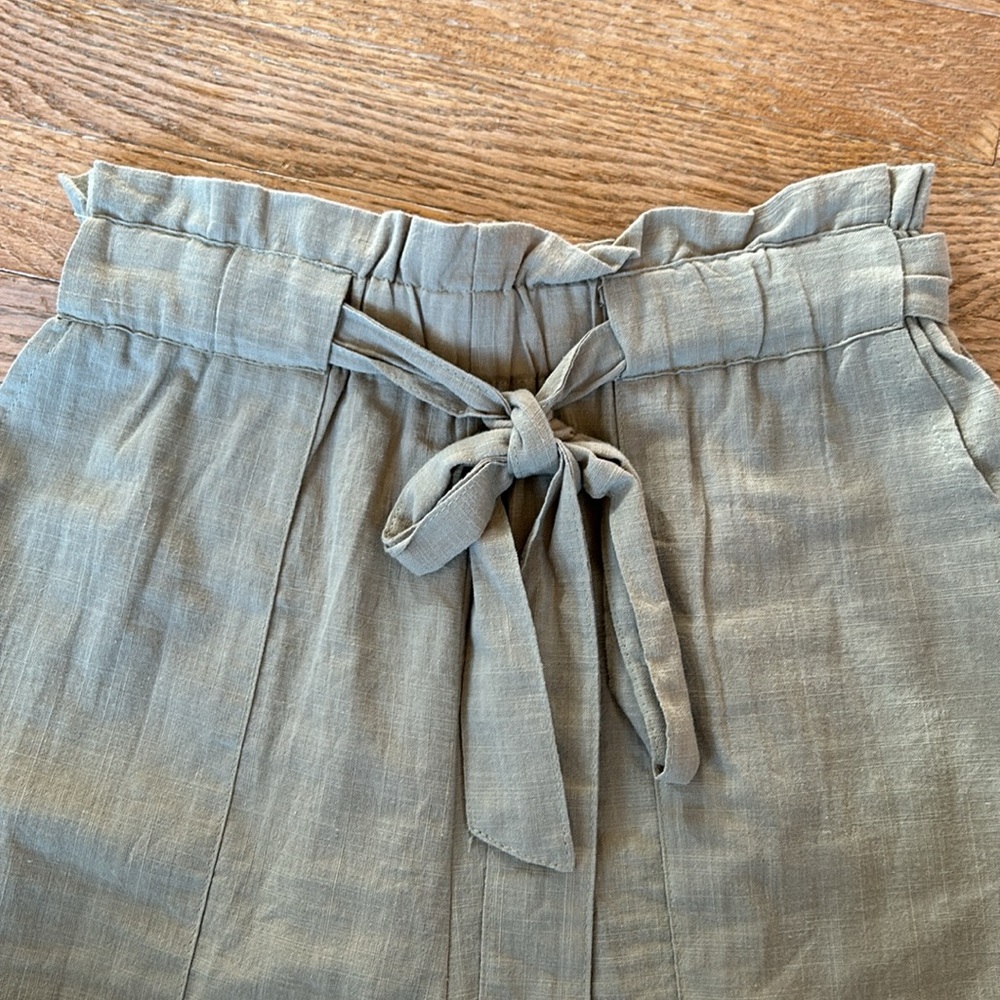 Shein shorts size 4 - Picture 2 of 4